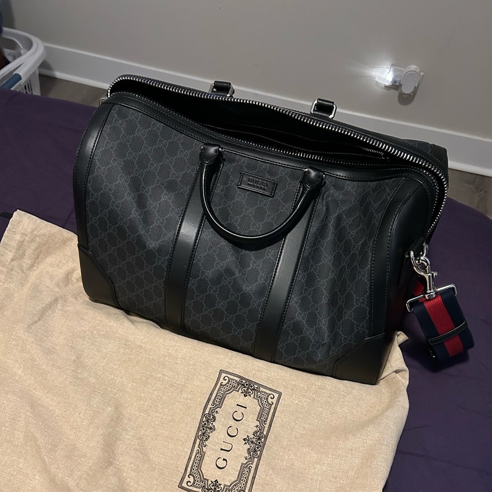 Large Authentic Gucci men’s duffle bag